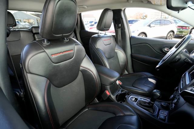 Used 2019 Jeep Cherokee Trailhawk w/ Cold Weather Group image 27