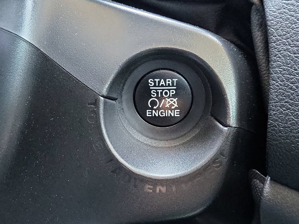 Used 2019 Jeep Renegade Latitude w/ Cold Weather Group AWD/4WD image 33