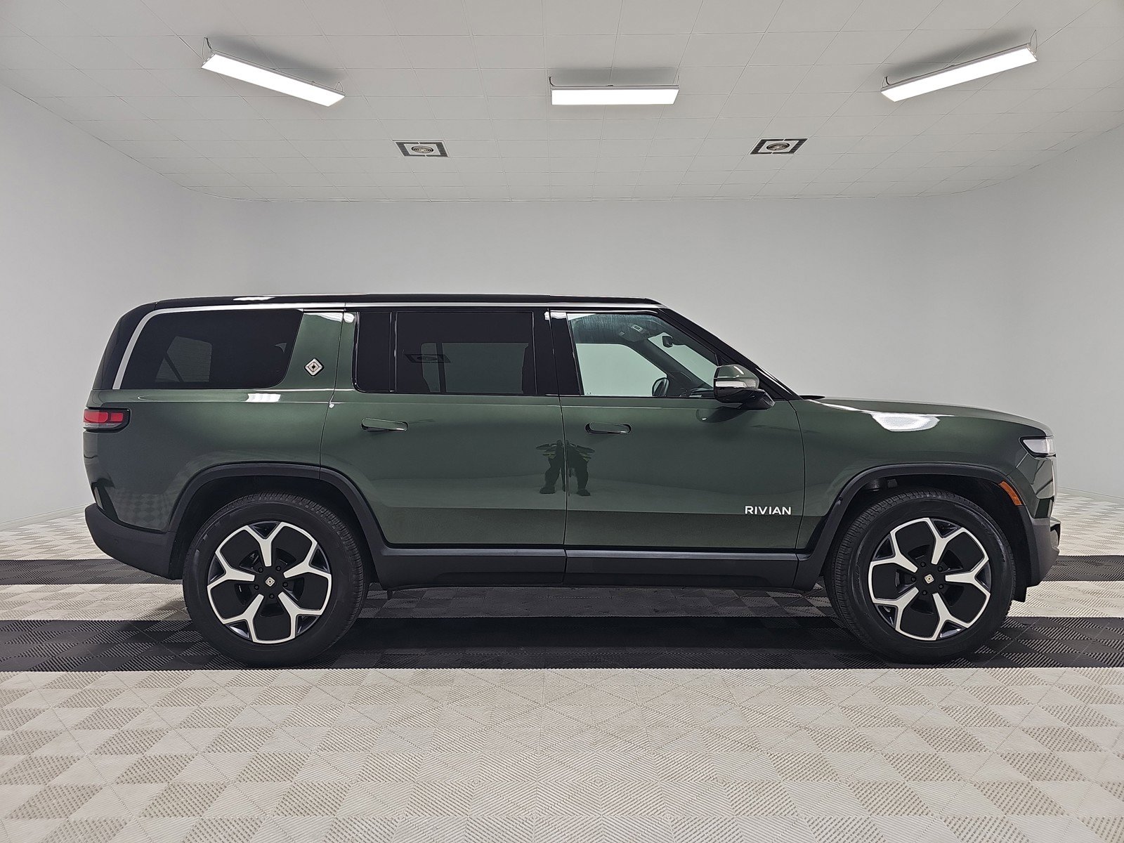Used 2023 Rivian R1S Adventure AWD/4WD image 6