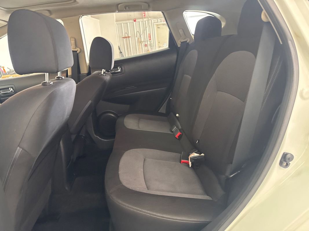 Used 2013 Nissan Rogue SV w/ Premium Pkg image 16