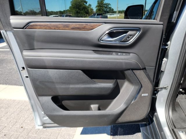 Used 2024 Chevrolet Suburban Premier w/ Premium Package image 18