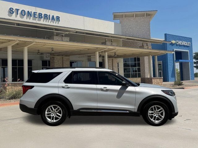 Used 2025 Ford Explorer Active w/ Active Comfort Package RWD image 4