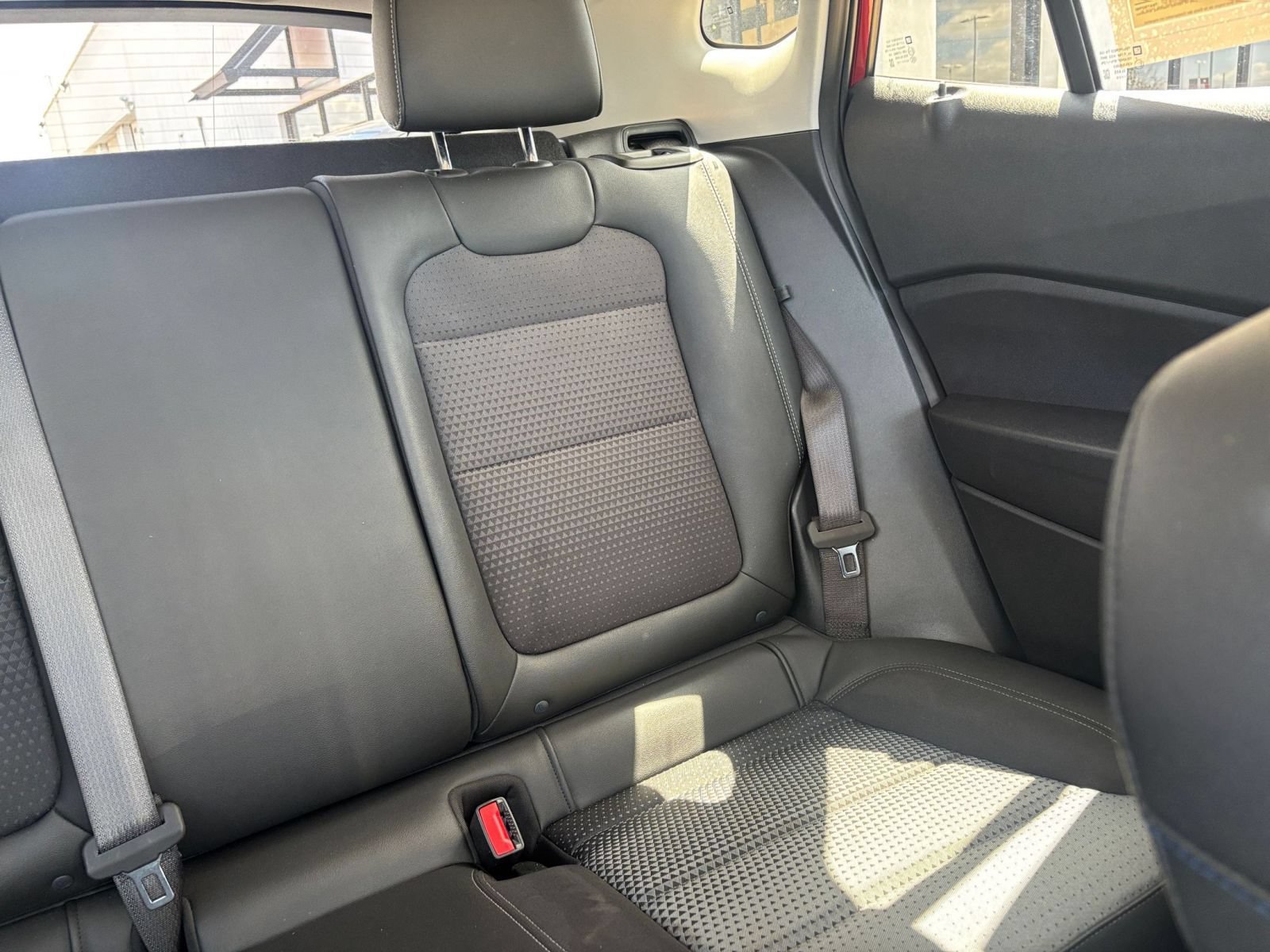 Used 2025 Chevrolet Trax LT FWD image 31