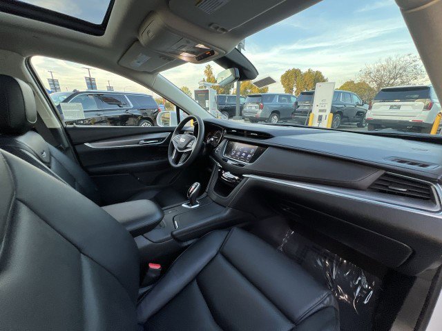 Used 2017 Cadillac XT5 Luxury w/ Driver Awareness Package image 29