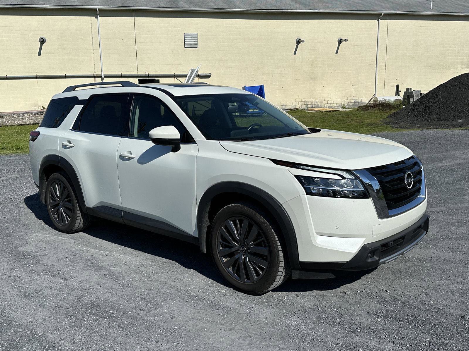 Used 2022 Nissan Pathfinder SL w/ SL Premium Package AWD/4WD image 2