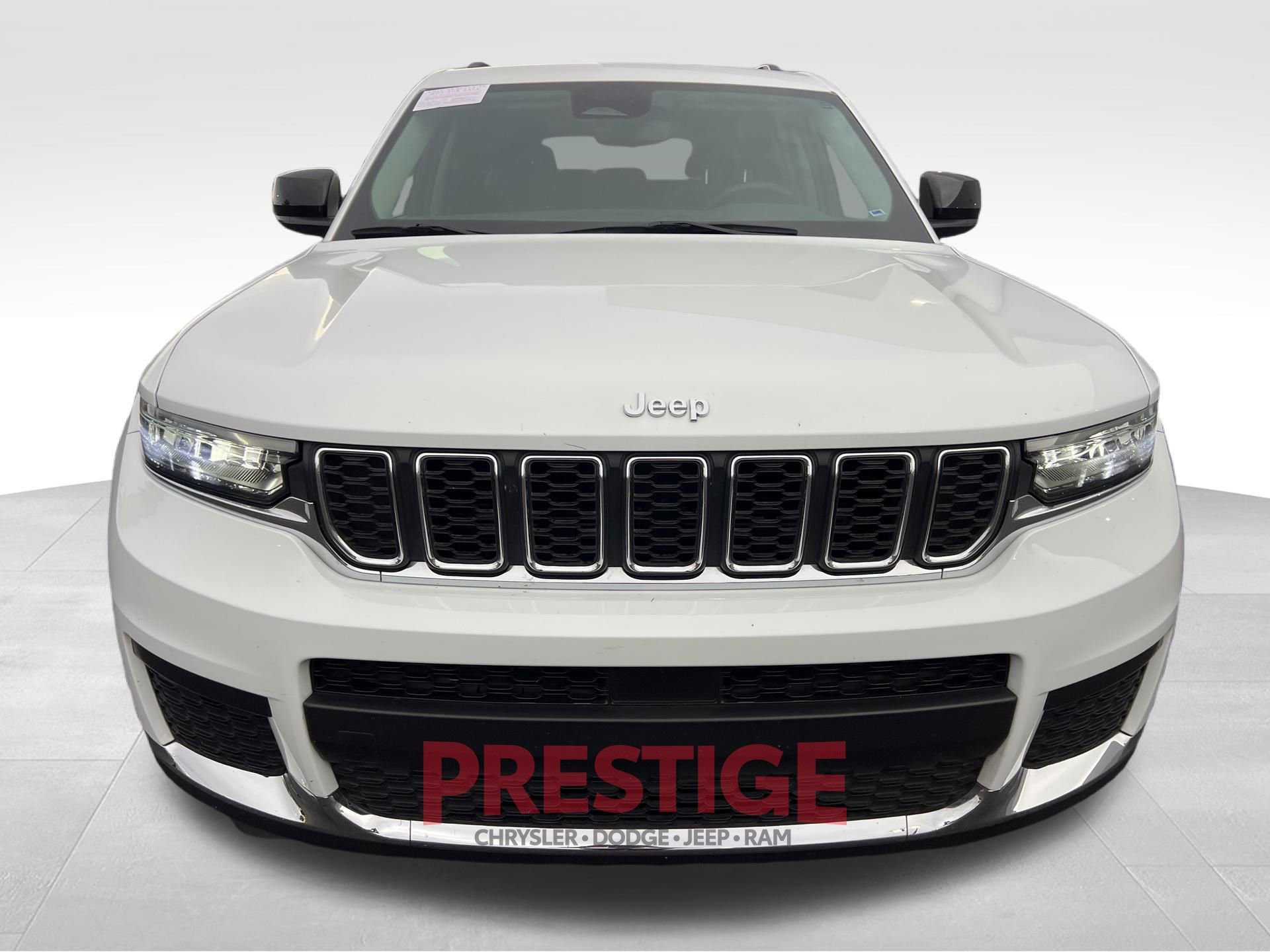 Used 2023 Jeep Grand Cherokee L Laredo image 2