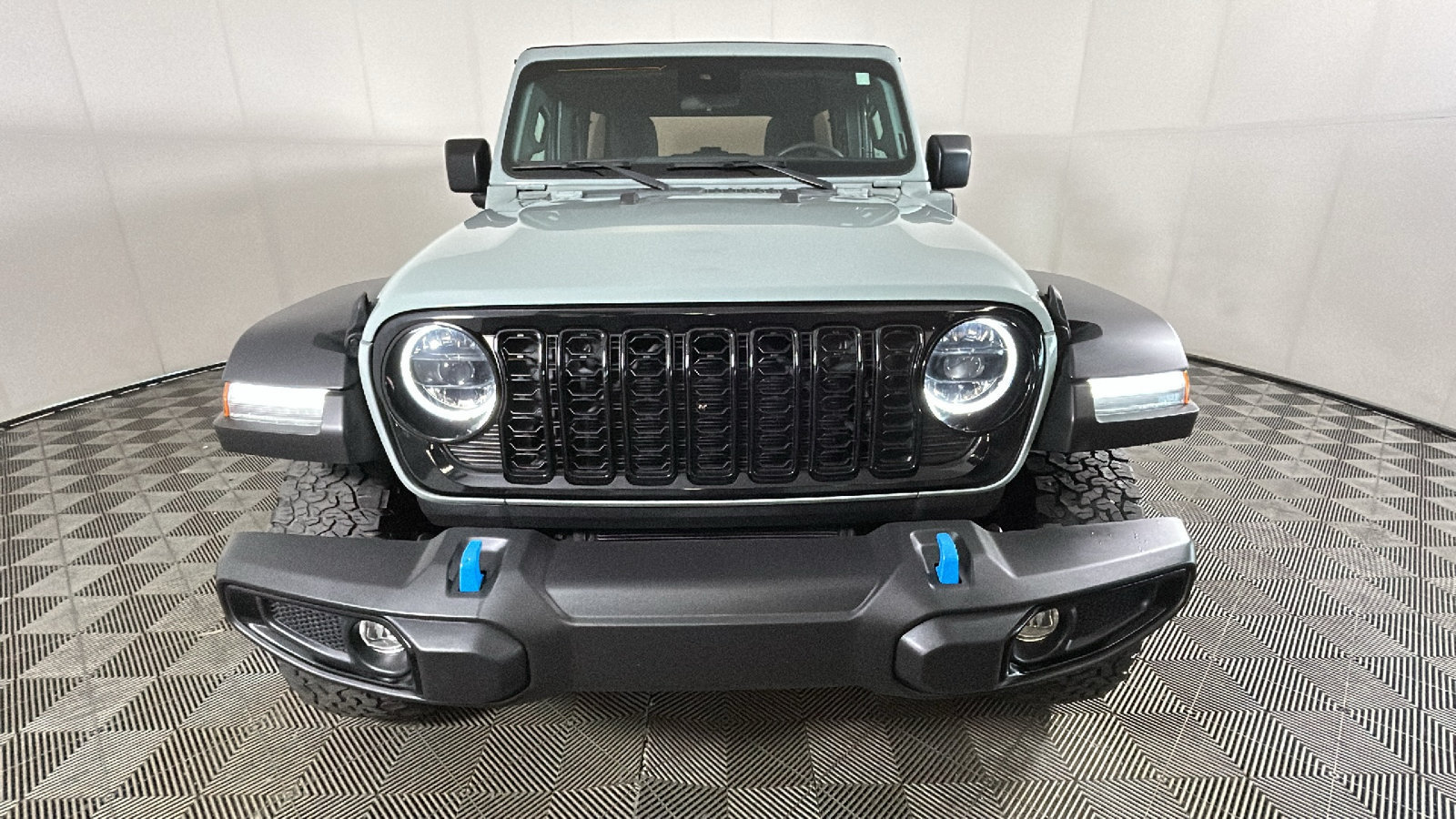 Used 2024 Jeep Wrangler Unlimited AWD/4WD image 9