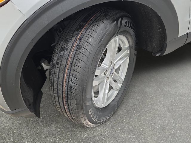 Used 2023 Ford Explorer XLT AWD/4WD image 29