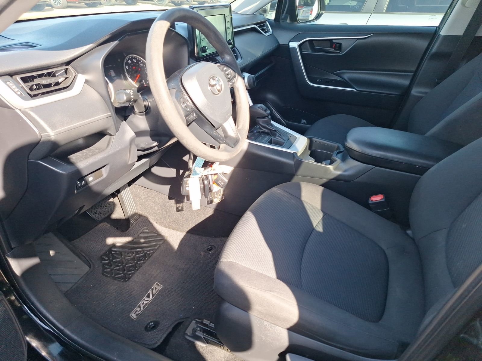 Used 2020 Toyota RAV4 LE image 15