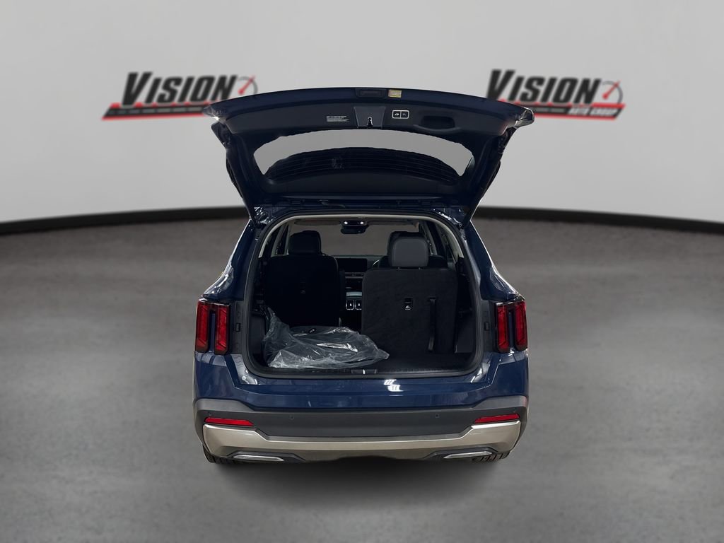 Certified 2025 Kia Sorento EX w/ Panoramic Sunroof Package image 11