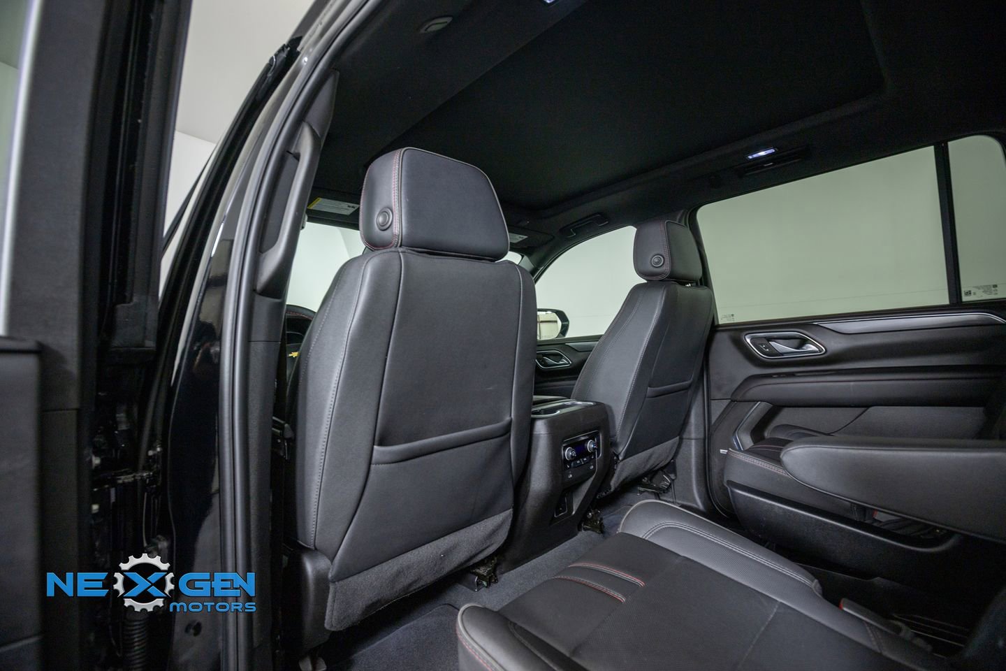 Used 2024 Chevrolet Suburban RST w/ Luxury Package AWD/4WD image 26