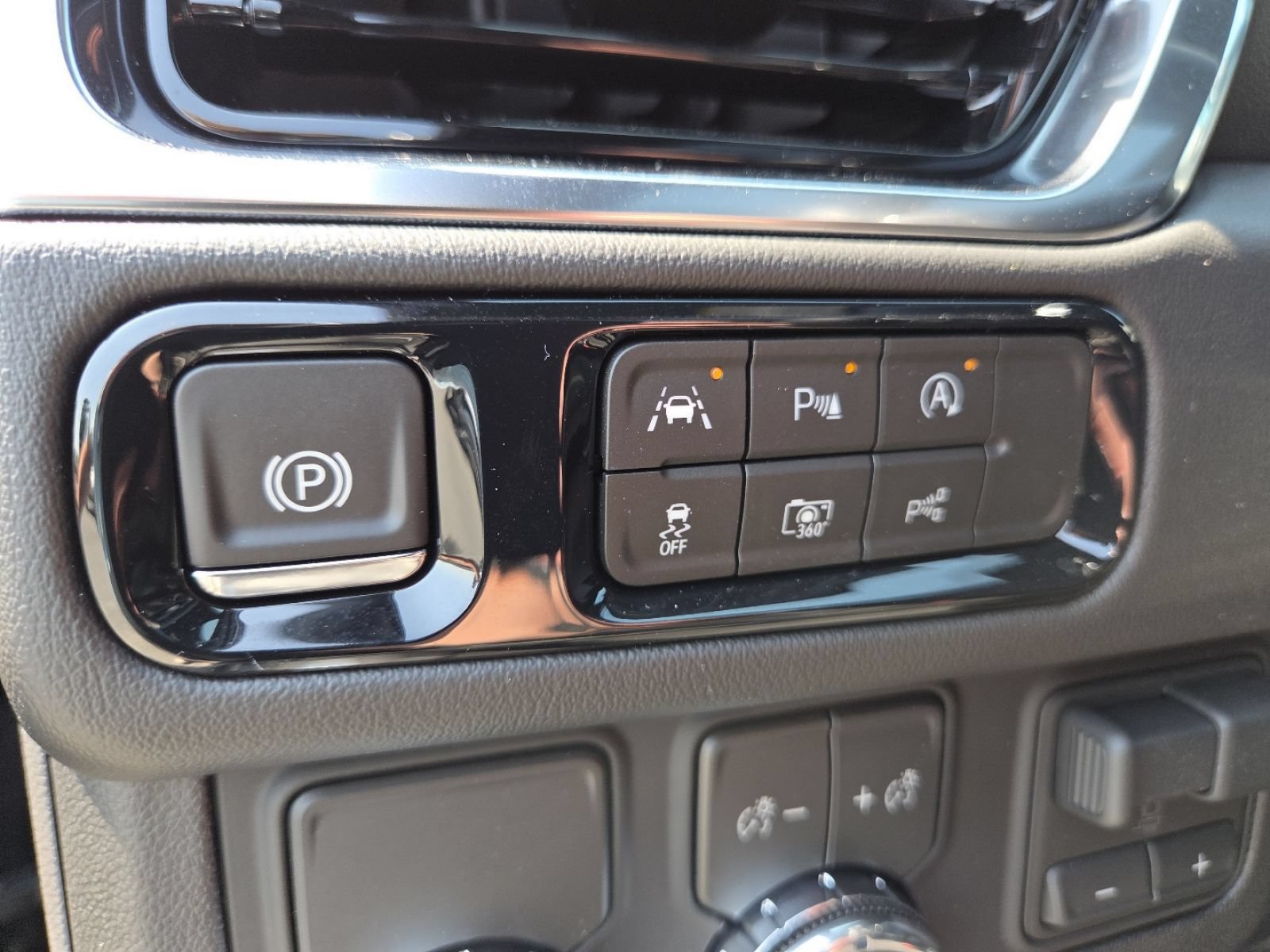 New 2026 GMC Yukon Elevation w/ Elevation Premium Package RWD image 12