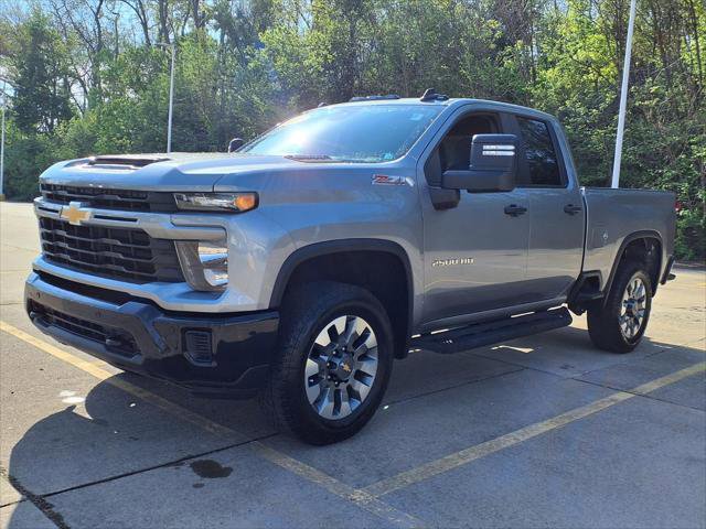 Used 2025 Chevrolet Silverado 2500 Custom w/ Custom Value Package AWD/4WD image 4