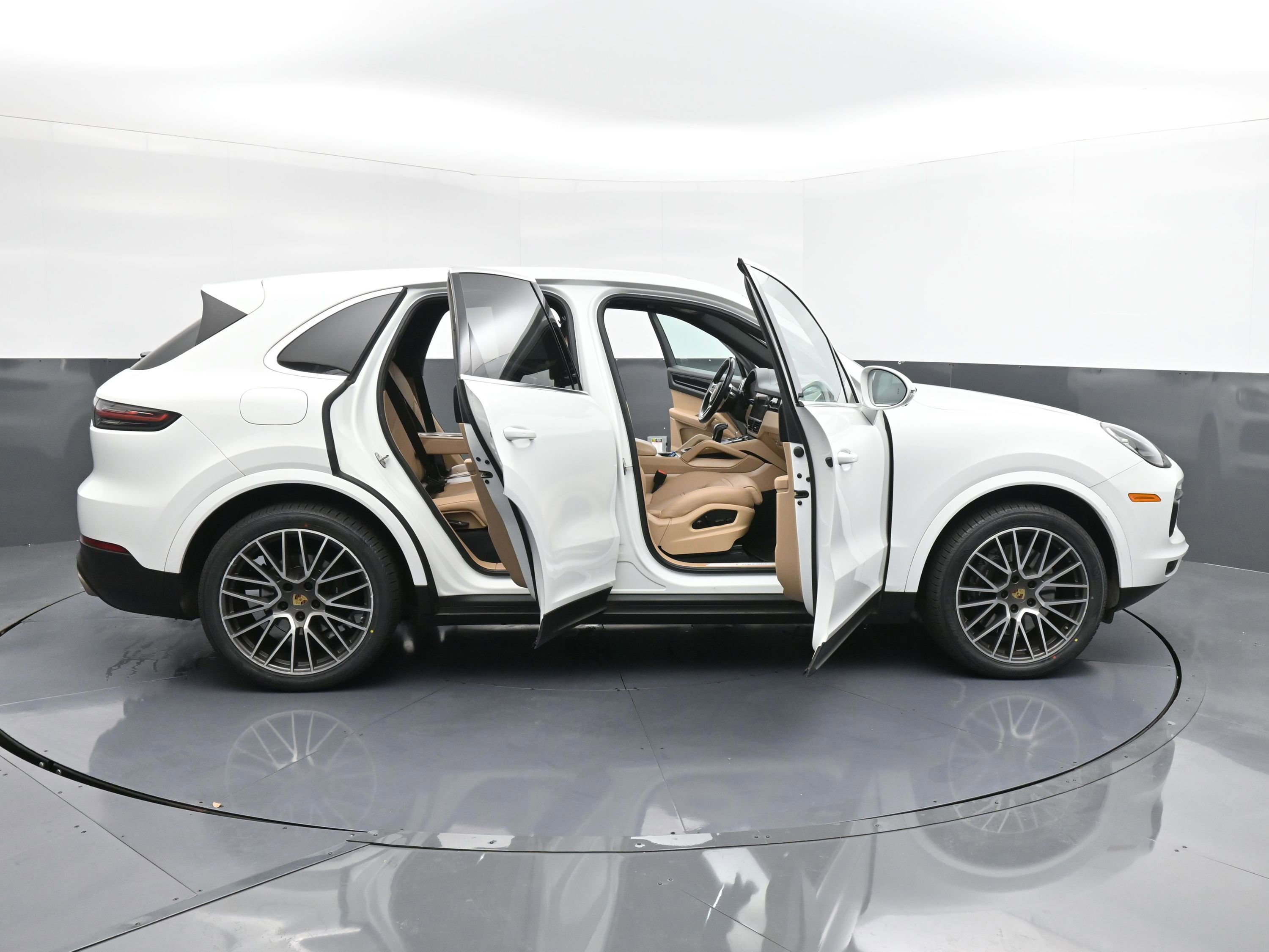 Used 2022 Porsche Cayenne image 44