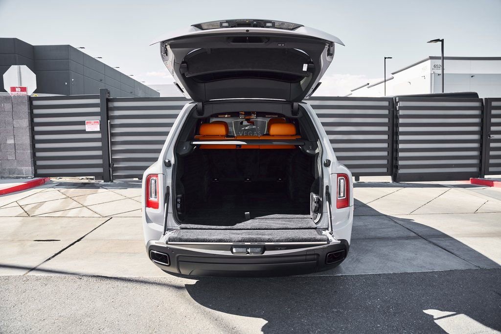 Used 2024 Rolls-Royce Cullinan Black Badge image 18