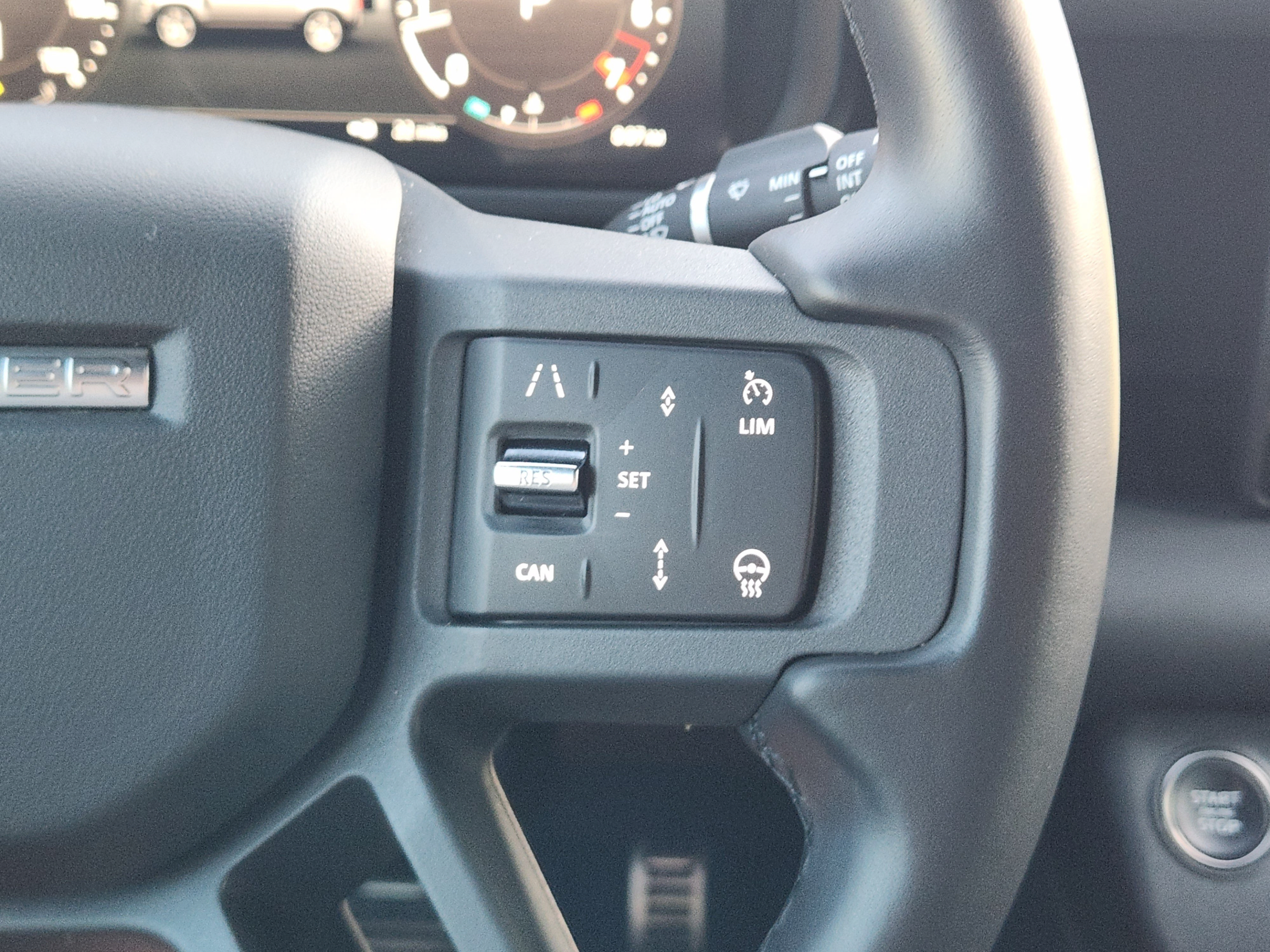 Certified 2024 Land Rover Defender 110 X-Dynamic SE AWD/4WD image 27