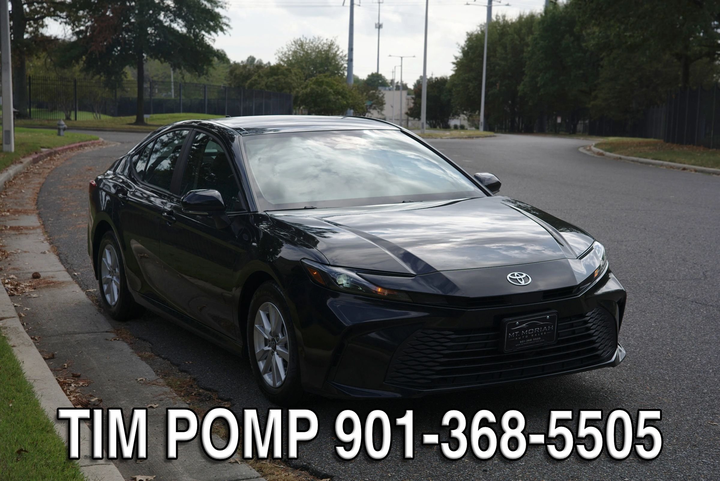 Used 2025 Toyota Camry LE FWD image 3