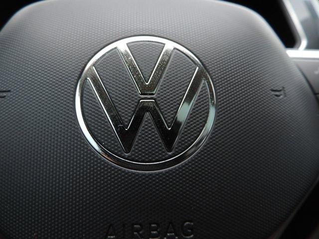 Used 2023 Volkswagen Tiguan SE w/ Panoramic Sunroof Package FWD image 27
