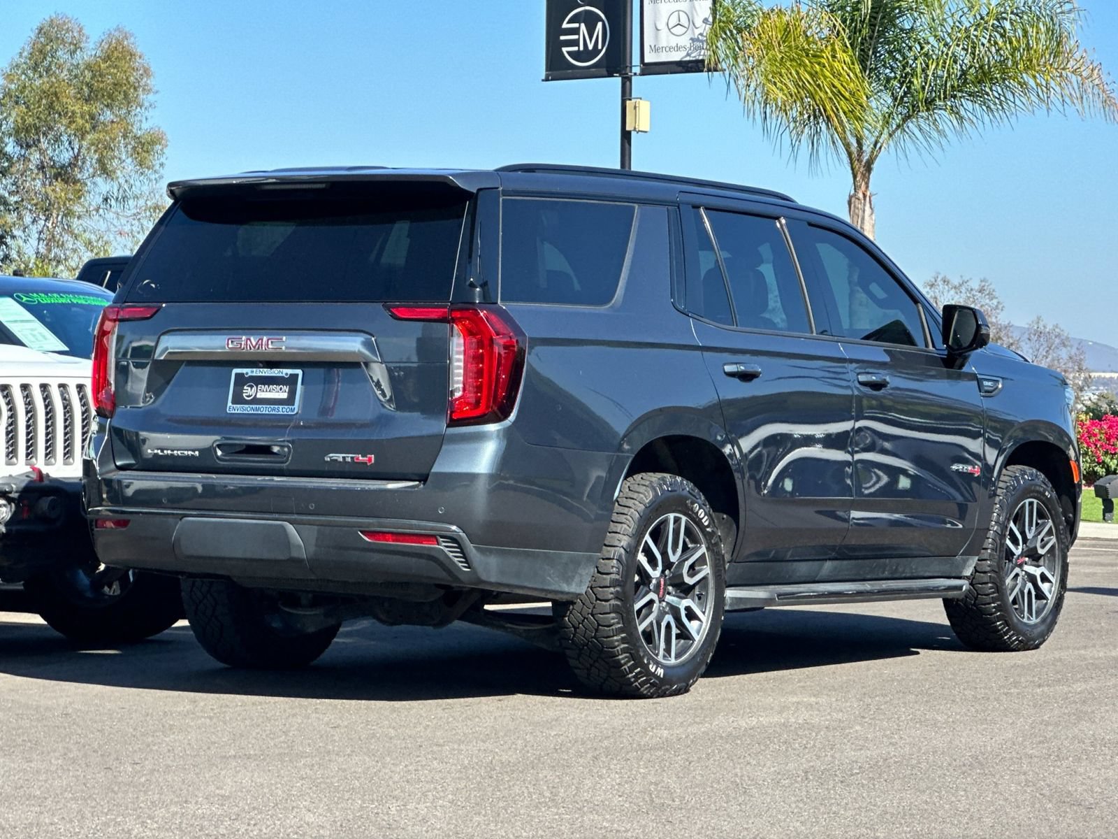 Used 2021 GMC Yukon AT4 AWD/4WD image 3