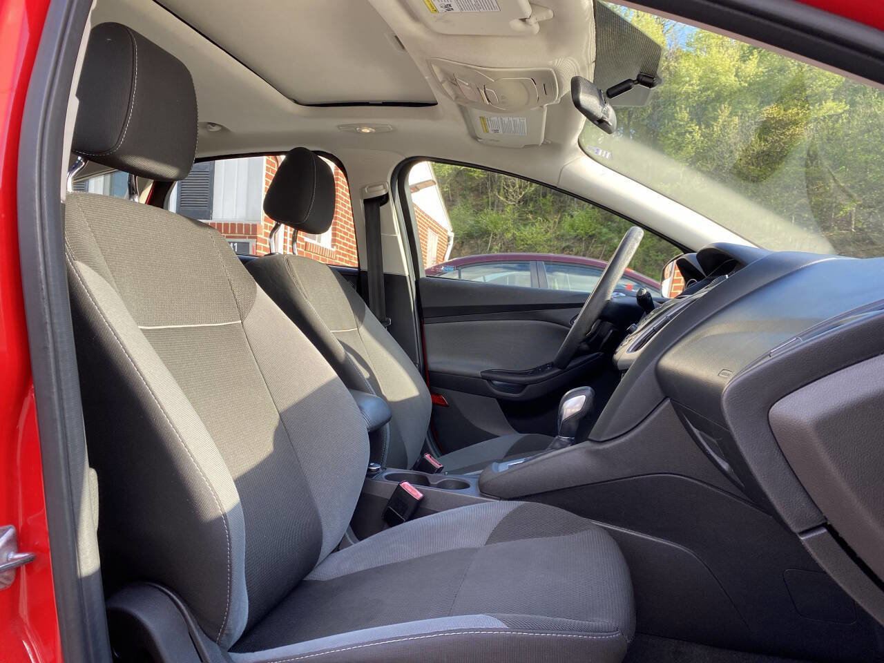 Used 2012 Ford Focus SE FWD image 17