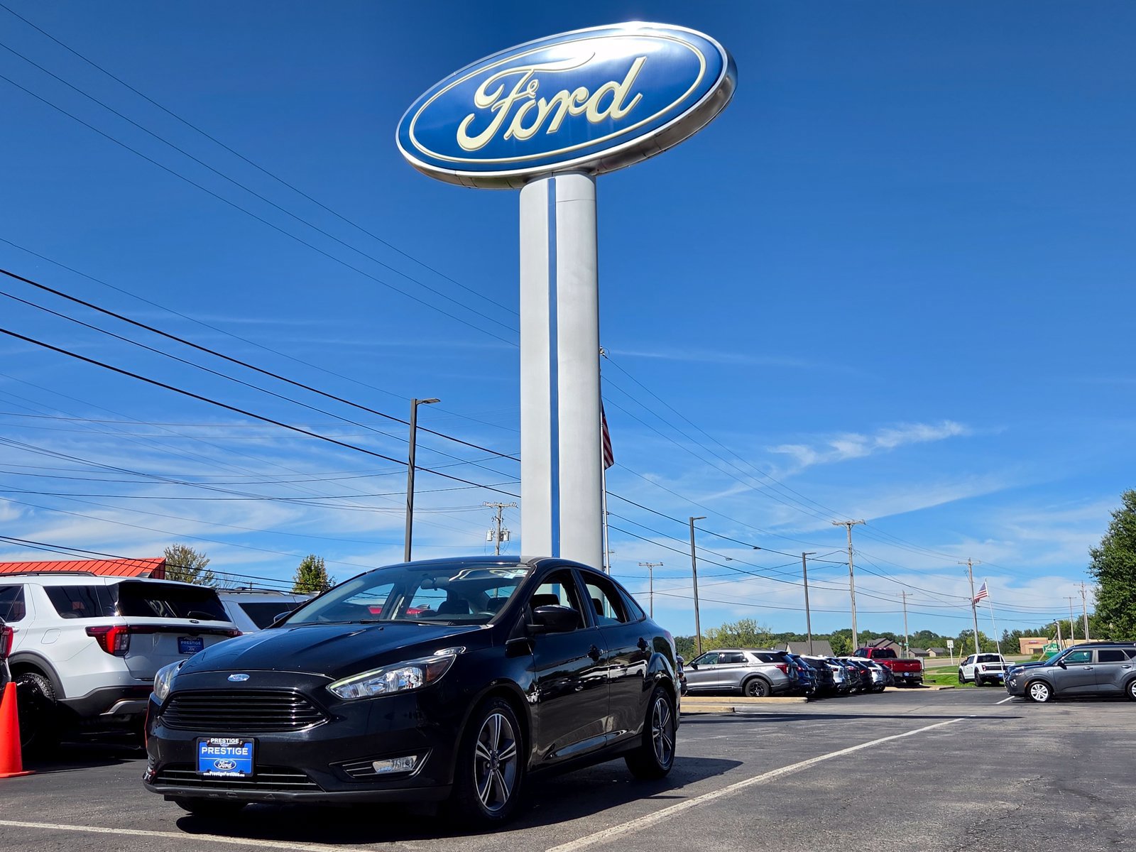 Used 2018 Ford Focus SE w/ SE Appearance Package FWD image 8