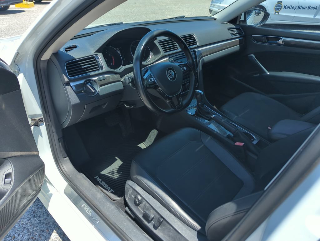 Used 2017 Volkswagen Passat 1.8T SE FWD image 11