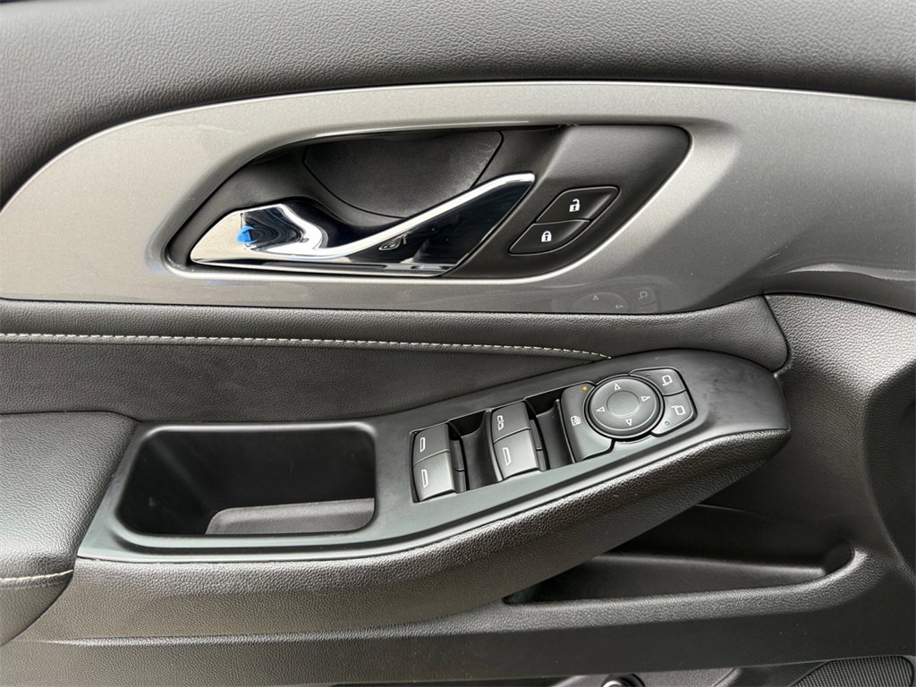 Used 2024 Chevrolet Traverse LT image 11