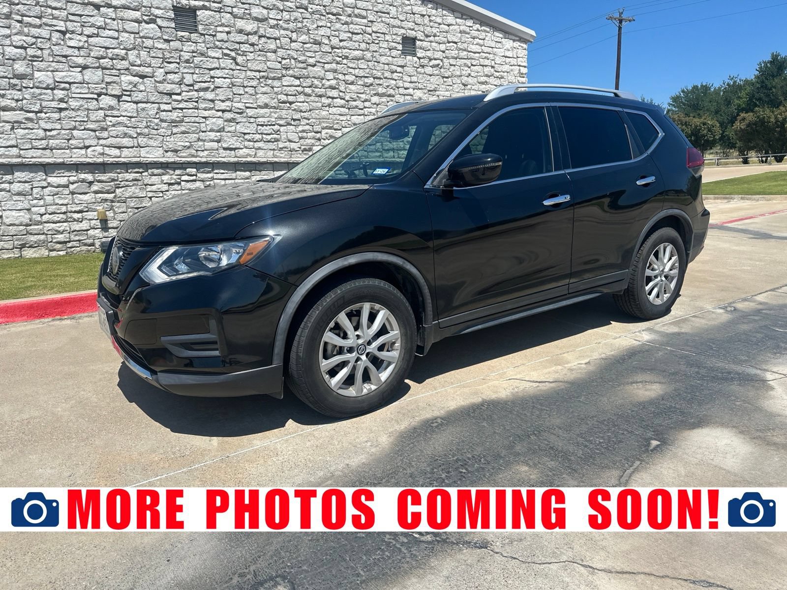 Used 2019 Nissan Rogue SV FWD image 1