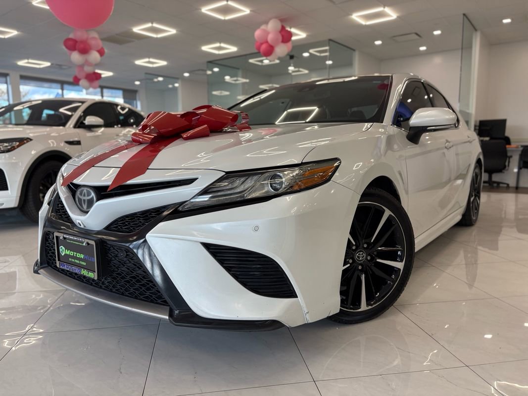 Used 2019 Toyota Camry XSE image 1