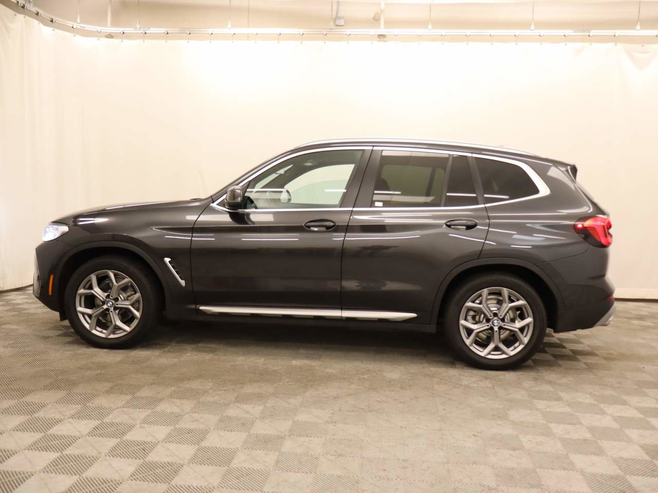 Used 2024 BMW X3 xDrive30i AWD/4WD image 2
