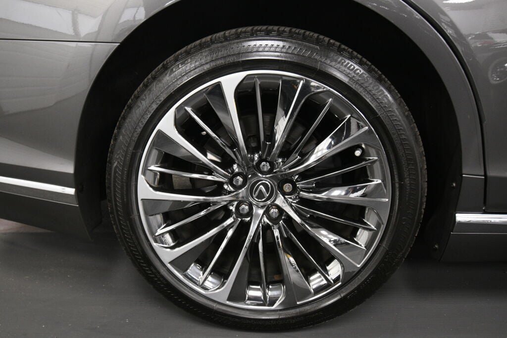 Used 2023 Lexus LS 500 AWD image 33
