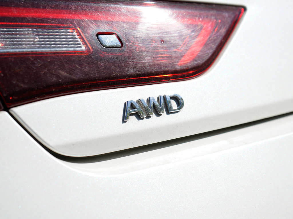 Used 2018 INFINITI Q60 3.0t Luxe w/ Sensory Package 3.0T Luxe image 11