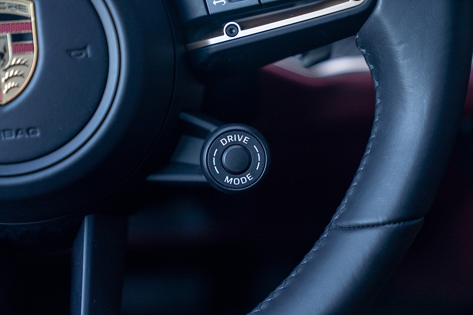 Certified 2025 Porsche Cayenne Coupe image 9