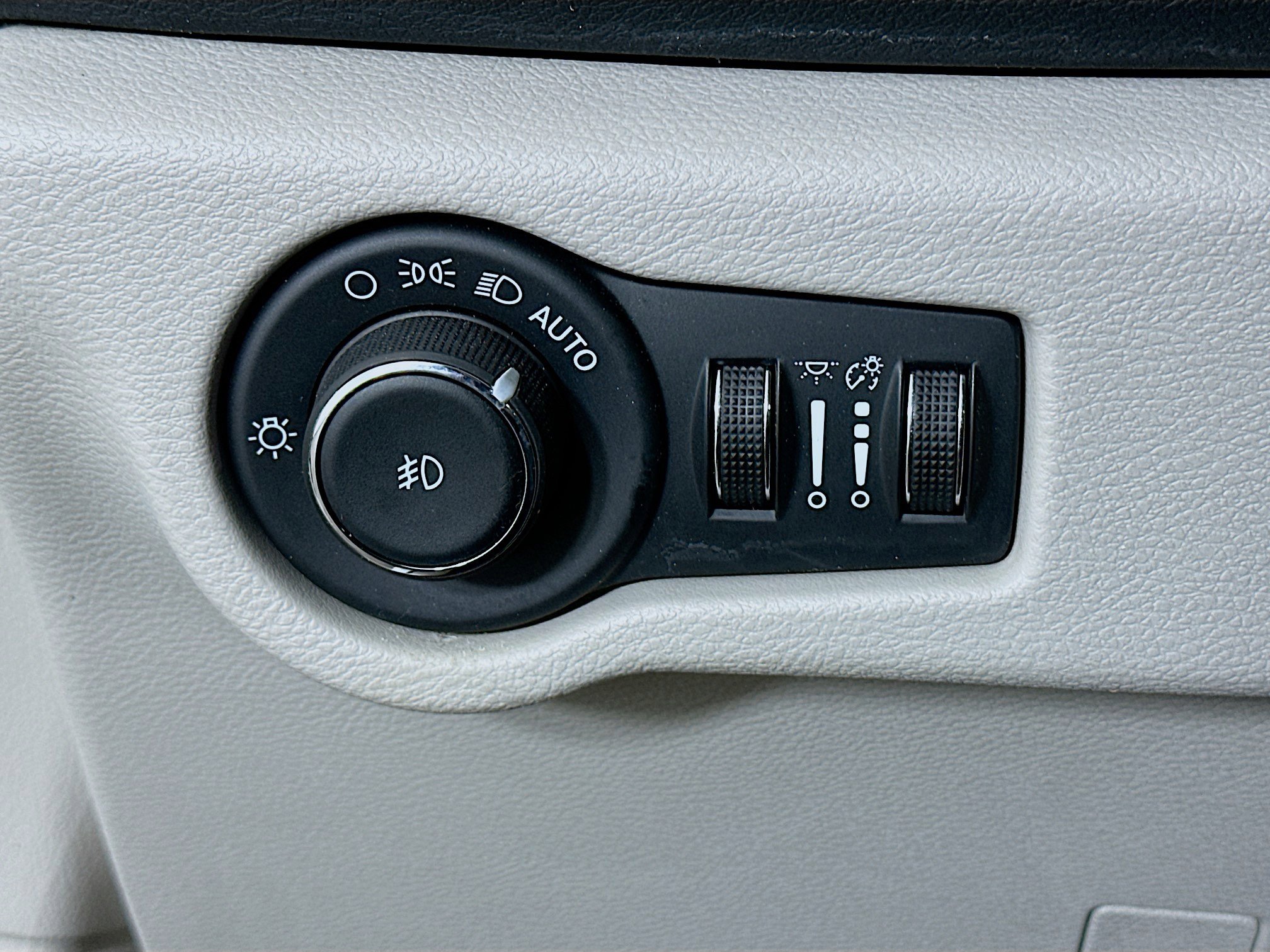 Used 2024 Chrysler Pacifica Touring-L image 17