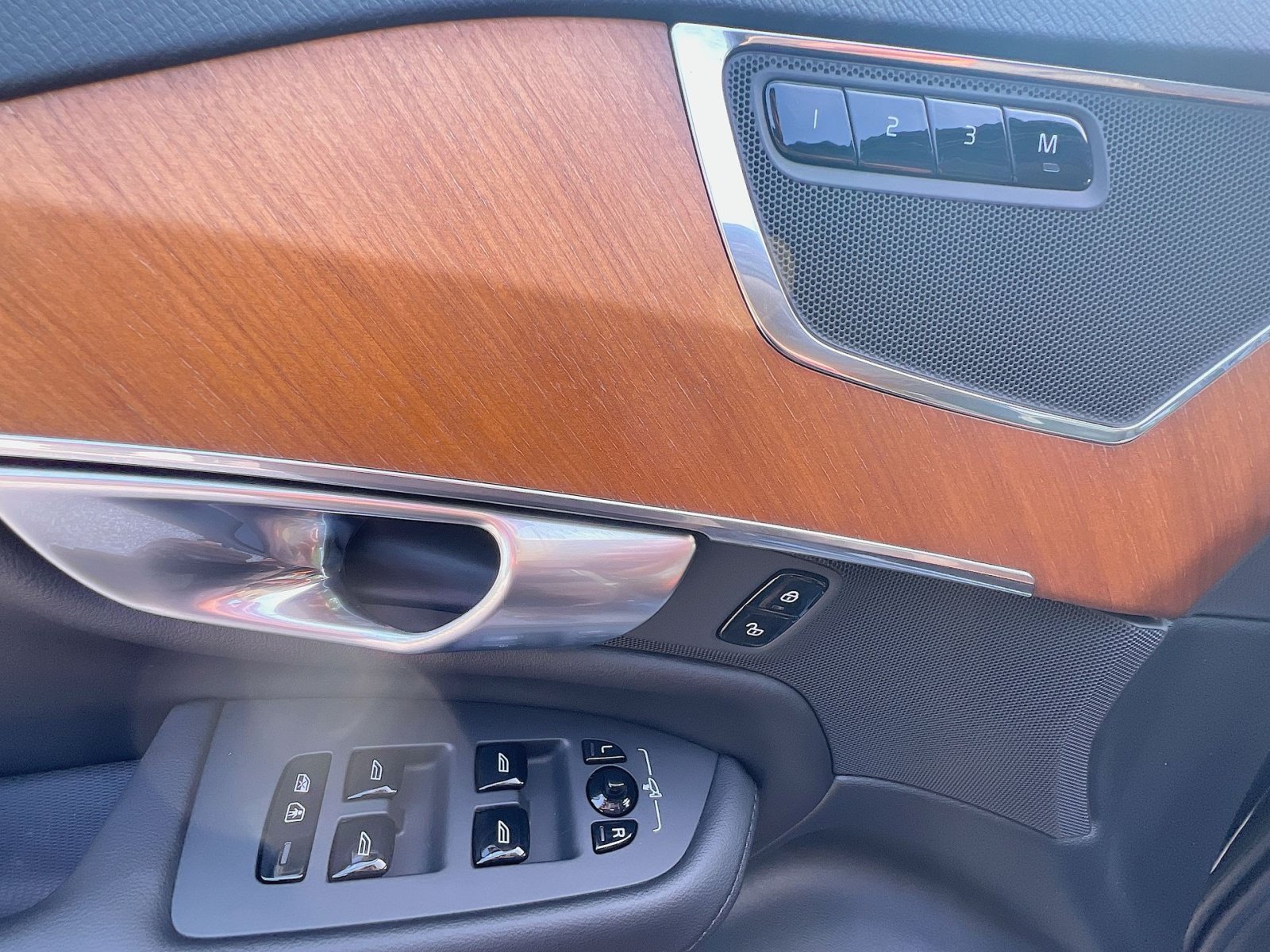Certified 2023 Volvo XC90 B5 Plus w/ Protection Package Premier AWD/4WD image 15