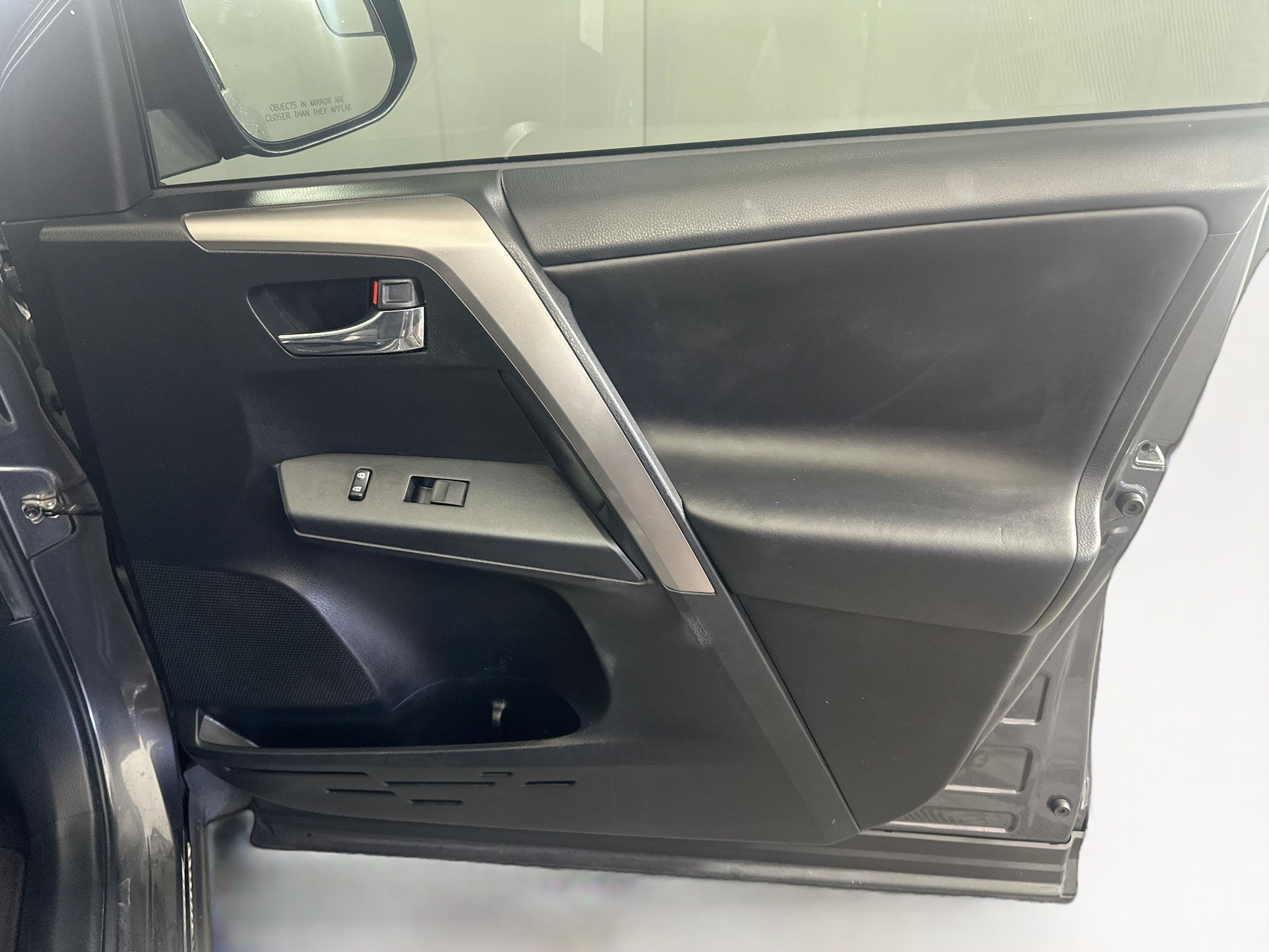 Used 2017 Toyota RAV4 XLE AWD/4WD image 30