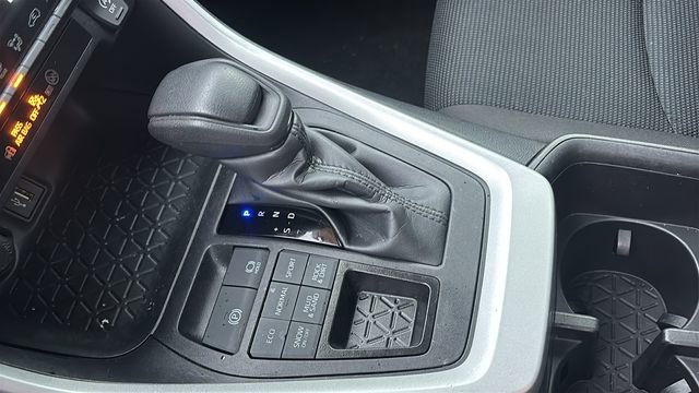 Used 2024 Toyota RAV4 LE image 23