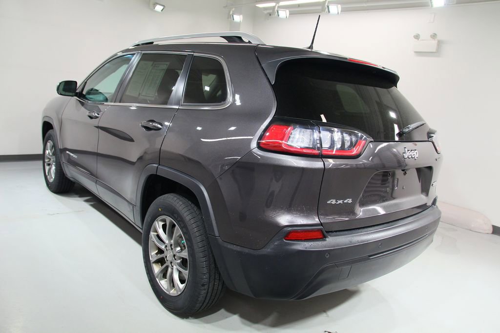 Used 2019 Jeep Cherokee Latitude Plus w/ Cold Weather Group AWD/4WD image 16