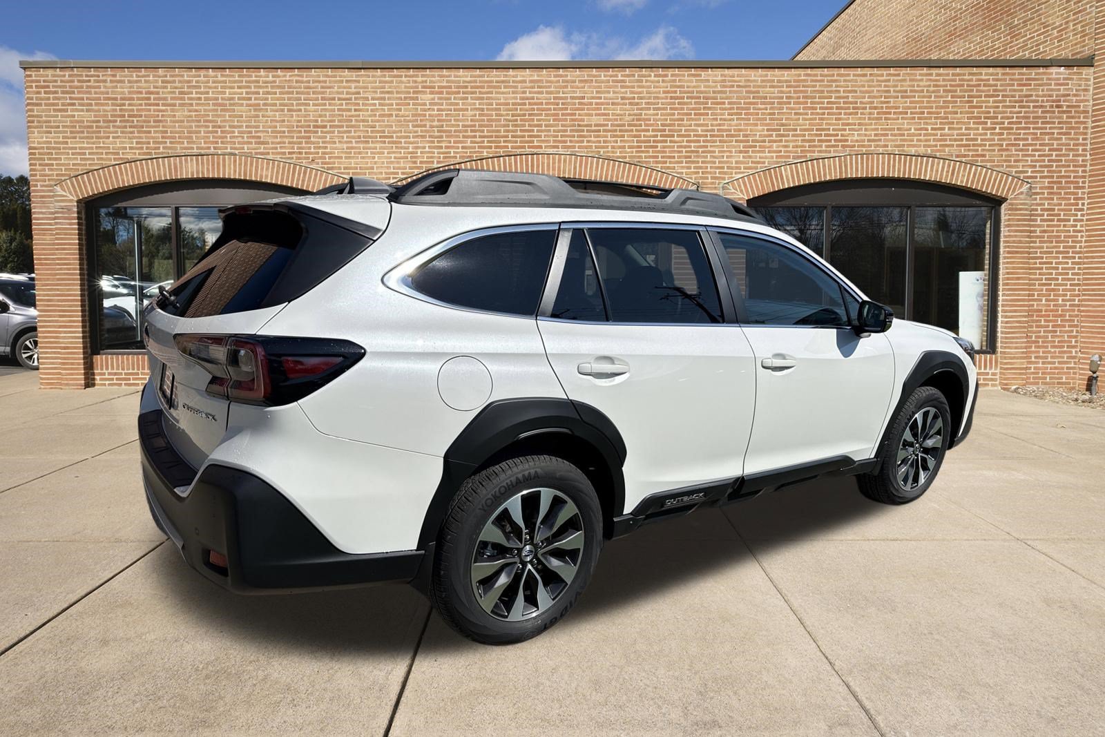 Used 2025 Subaru Outback Limited AWD/4WD image 3
