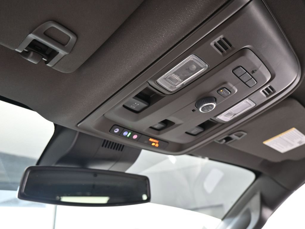 Used 2023 GMC Yukon SLT image 23