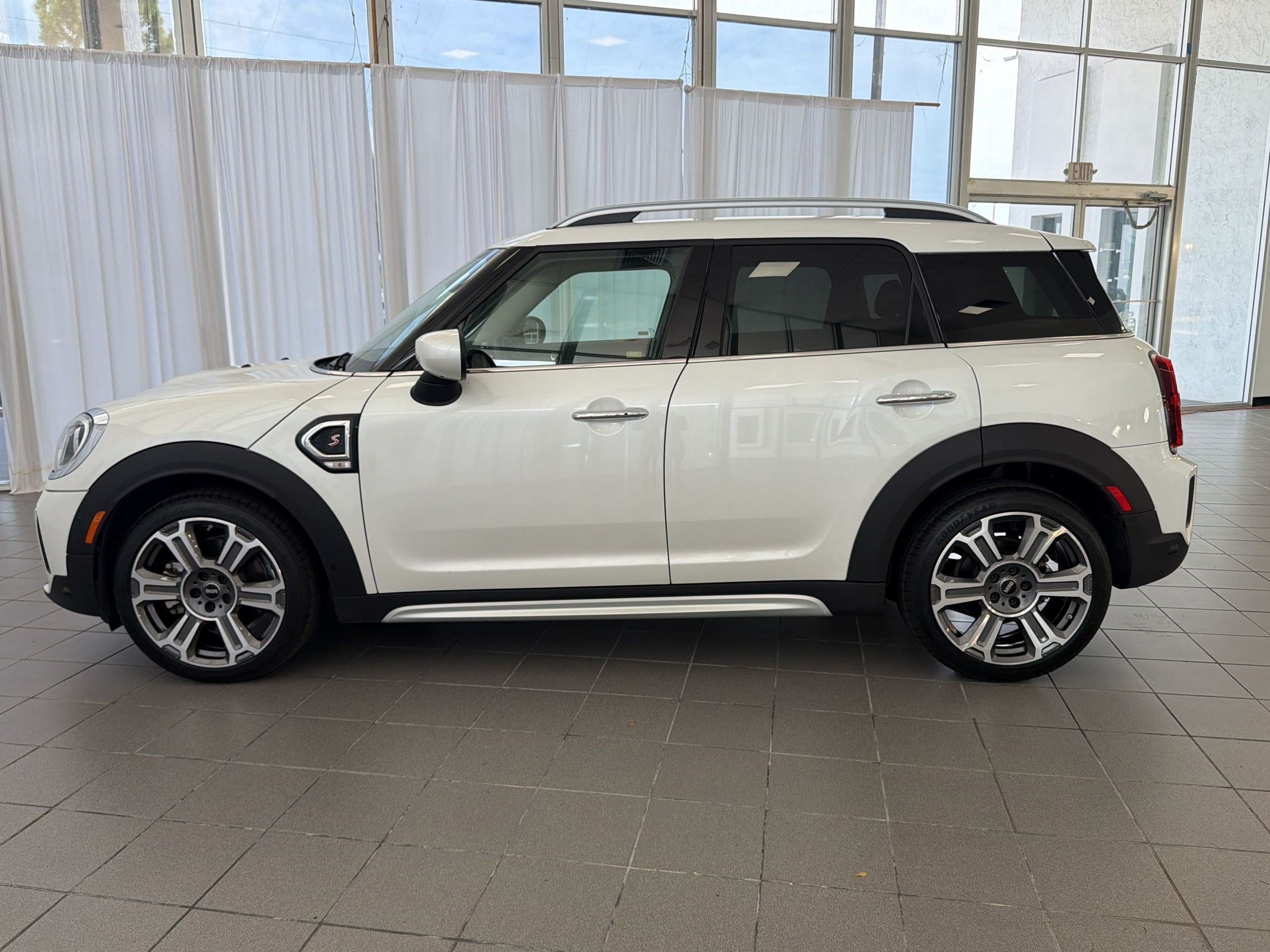 Used 2023 MINI Cooper Countryman S FWD image 2