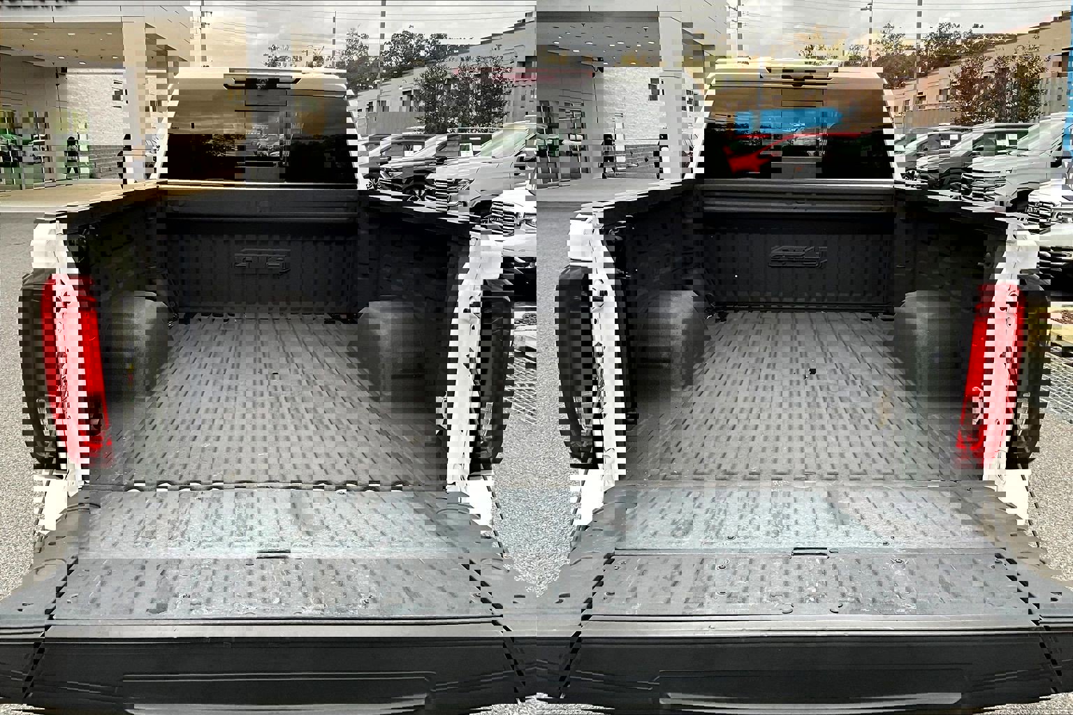 Certified 2022 GMC Sierra 1500 AT4 w/ AT4 Premium Package image 31