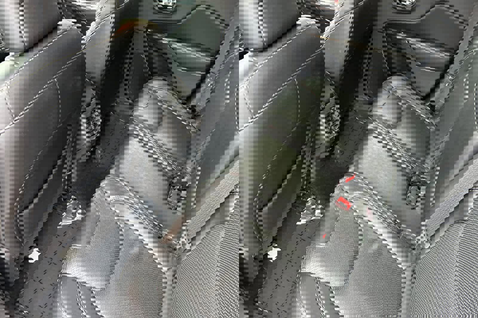 Used 2014 Jeep Cherokee Limited w/ Luxury Group image 4