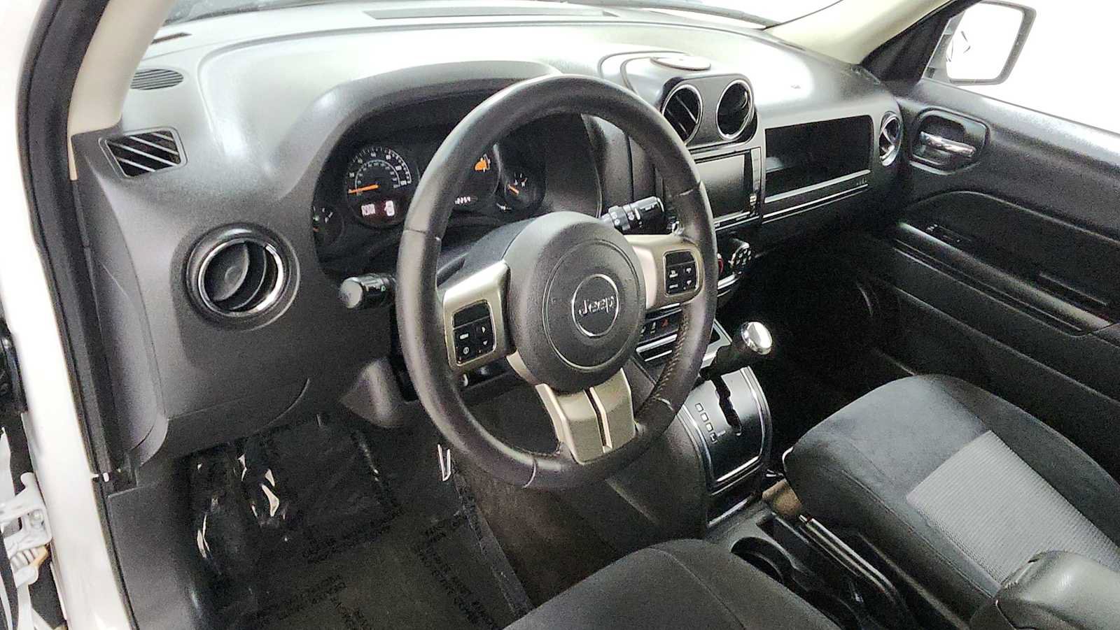 Used 2014 Jeep Patriot Latitude AWD/4WD image 12