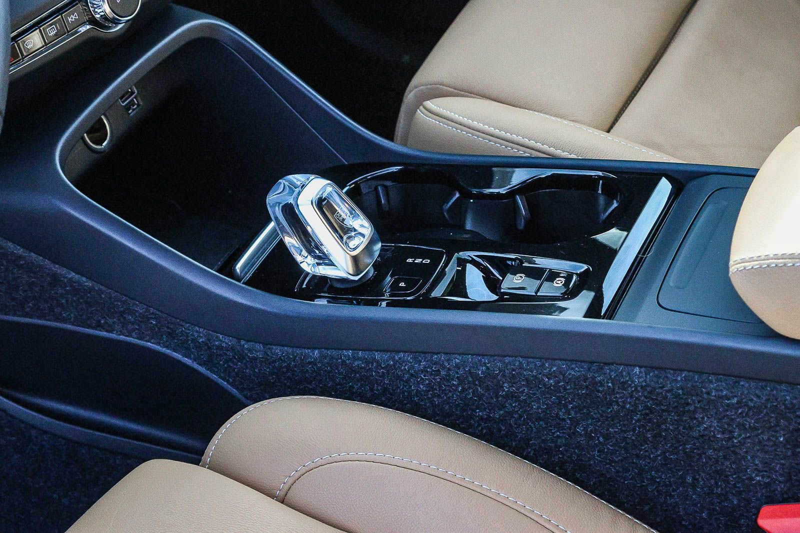 Used 2022 Volvo XC40 T5 Inscription w/ Advanced Package image 31