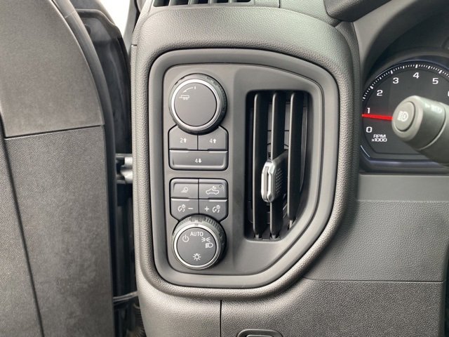 Used 2025 Chevrolet Silverado 2500 Custom w/ Custom Value Package image 18