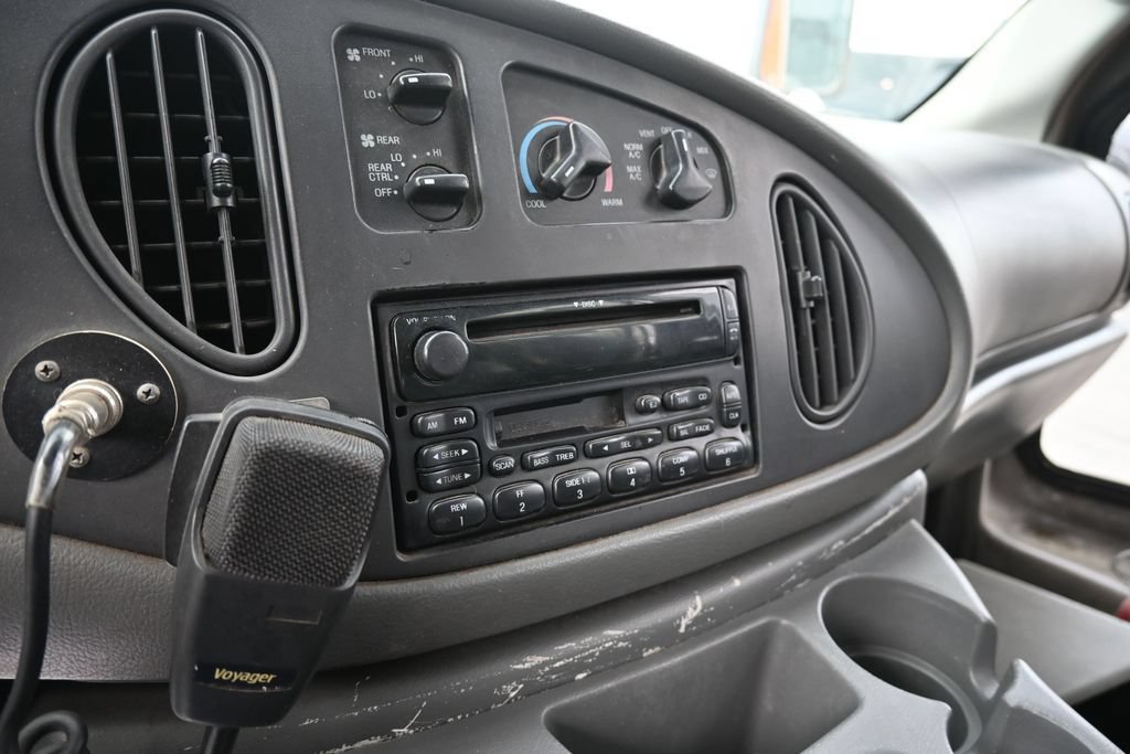 Used 2003 Ford E-450 and Econoline 450 RWD image 38