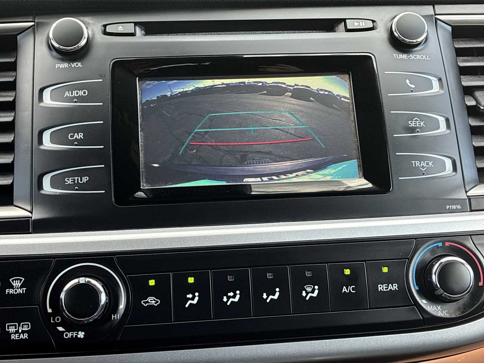 Used 2019 Toyota Highlander LE AWD/4WD image 22