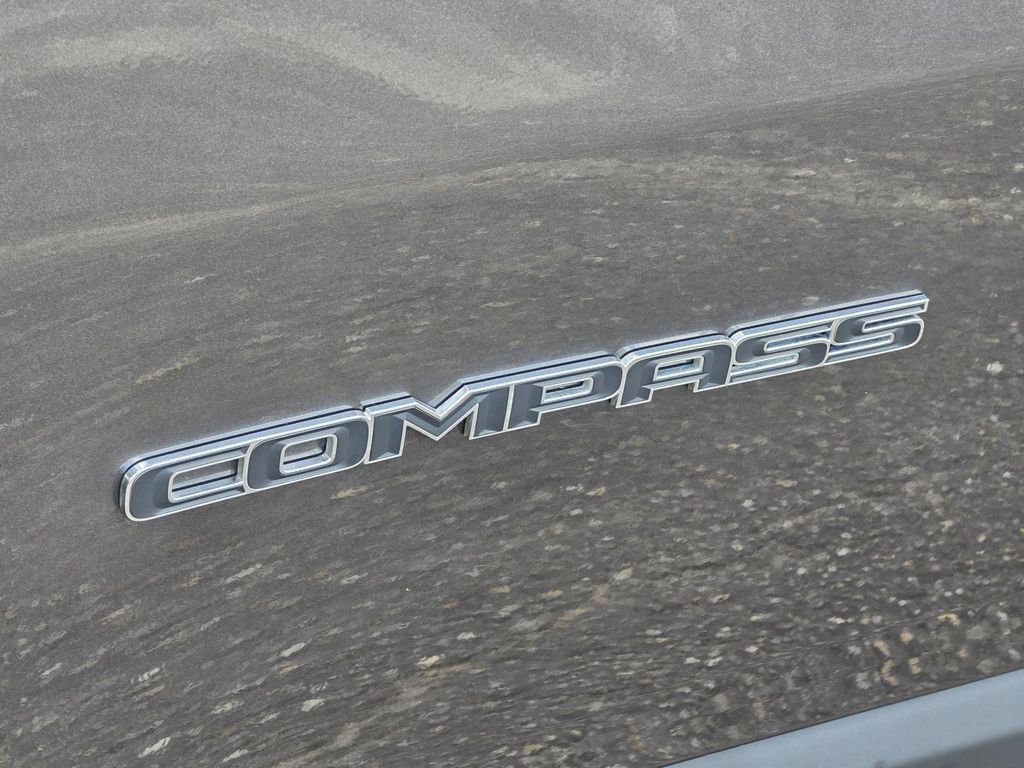 Used 2019 Jeep Compass Latitude FWD image 28