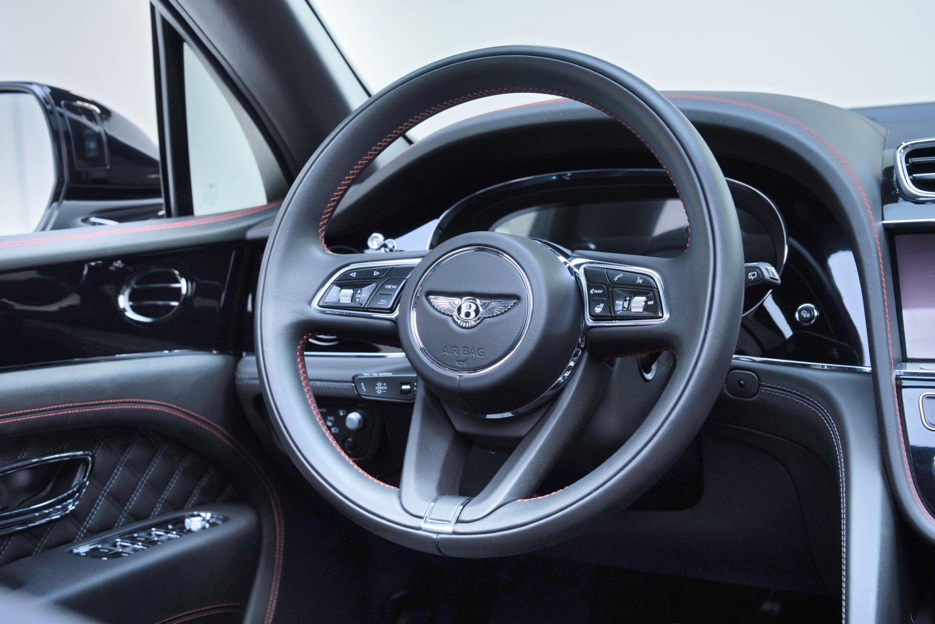 Used 2022 Bentley Bentayga AWD/4WD image 54